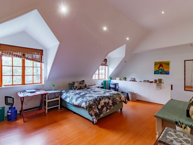 Spacious Loft-Style Living With Garden - Photo 8