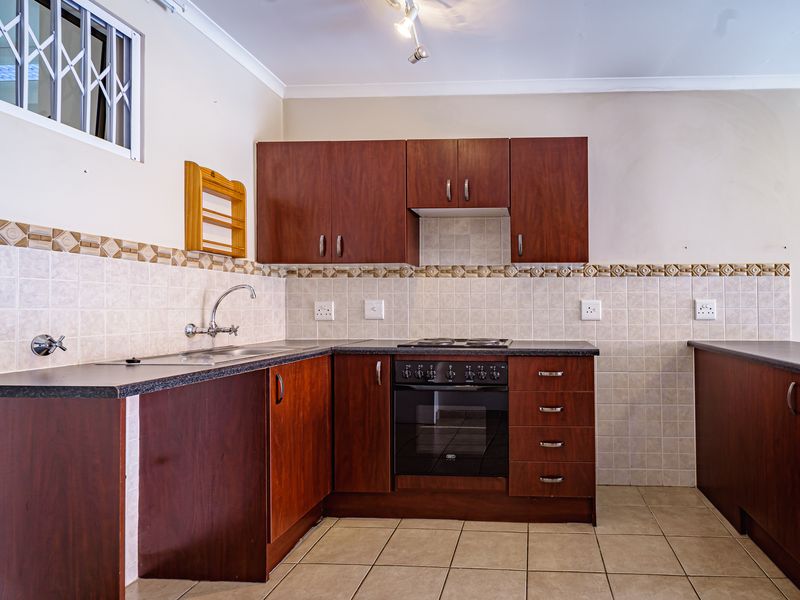 Cute, Cozy Retirement Unit on First Floor - Photo 5