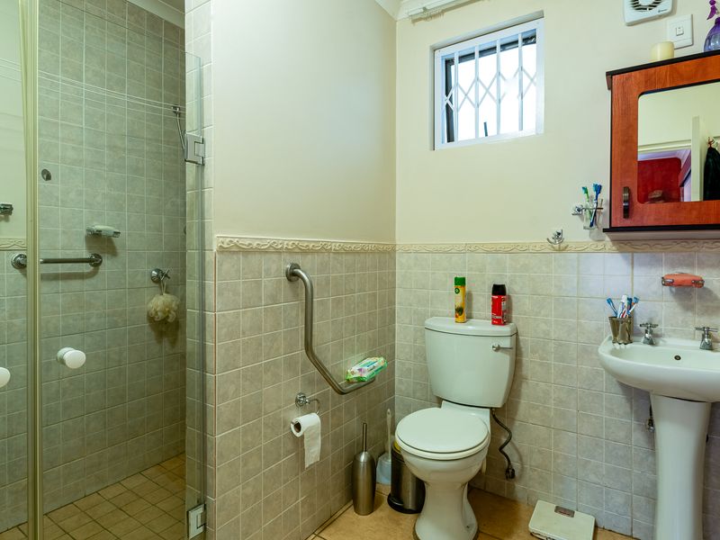 Cute, Cozy Retirement Unit on First Floor - Photo 10