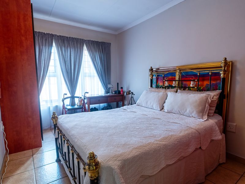 Cute, Cozy Retirement Unit on First Floor - Photo 8