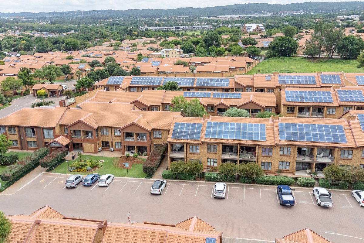 Cute, Cozy Retirement Unit on First Floor - Photo 3