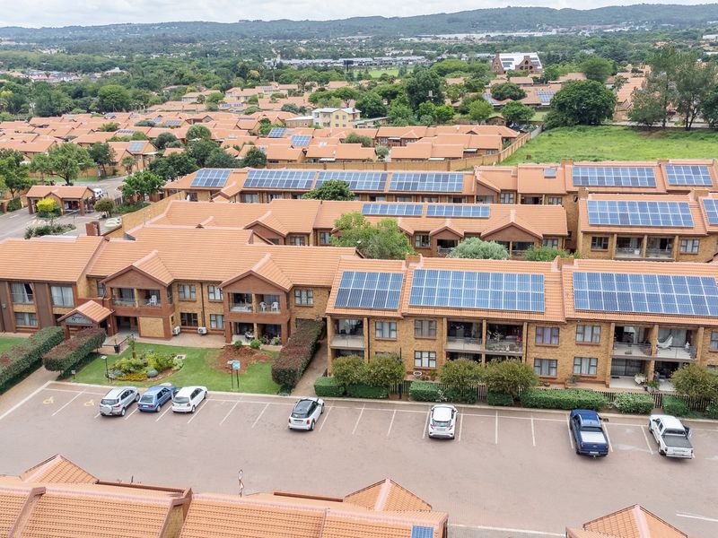Cute, Cozy Retirement Unit on First Floor - Photo 3