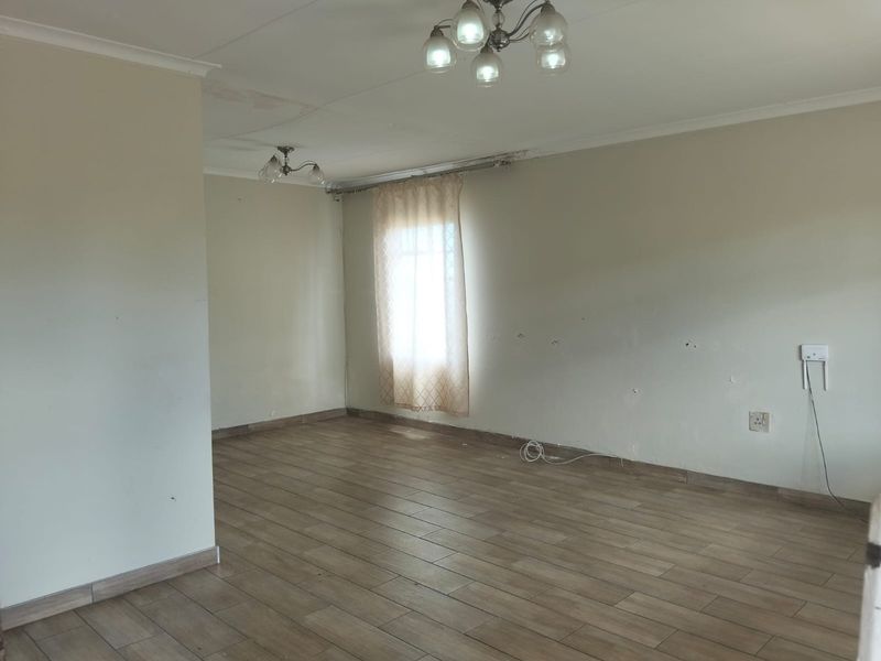 3 Charming bedroom for rental in Northcrest - Photo 5