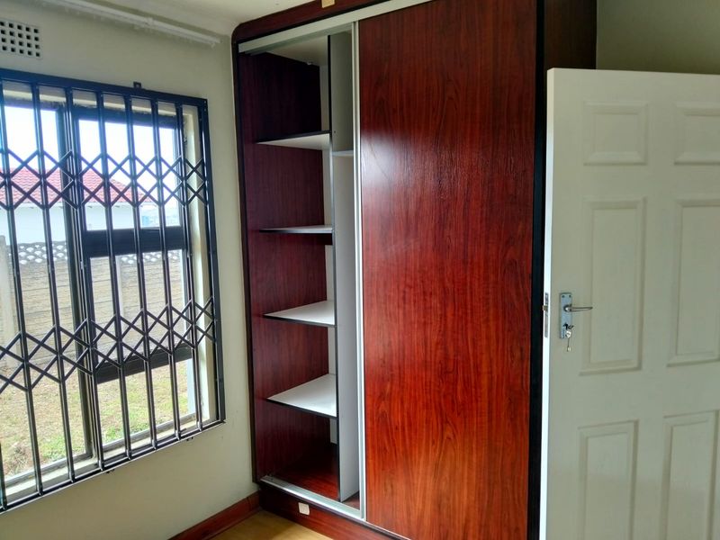 3 Charming bedroom for rental in Northcrest - Photo 7