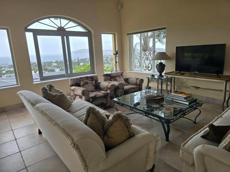 Mediterranean Home – Long-Term Coastal Living - Photo 7