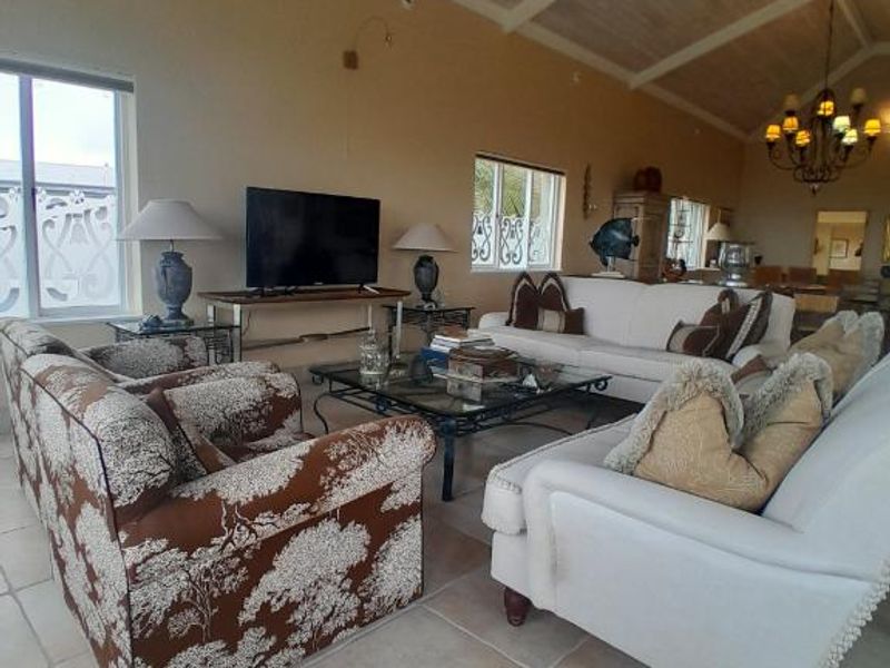 Mediterranean Home – Long-Term Coastal Living - Photo 8