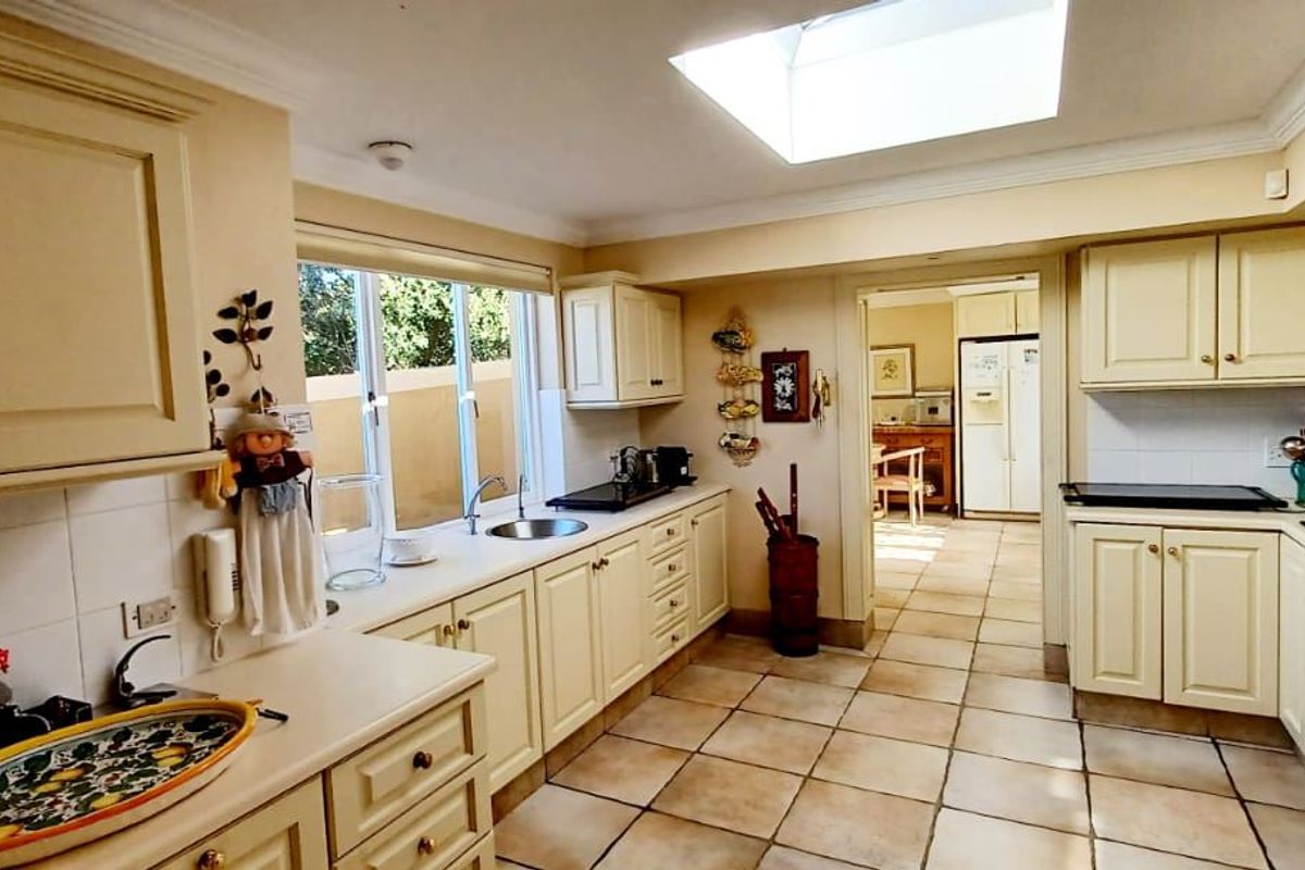 Mediterranean Home – Long-Term Coastal Living - Photo 5