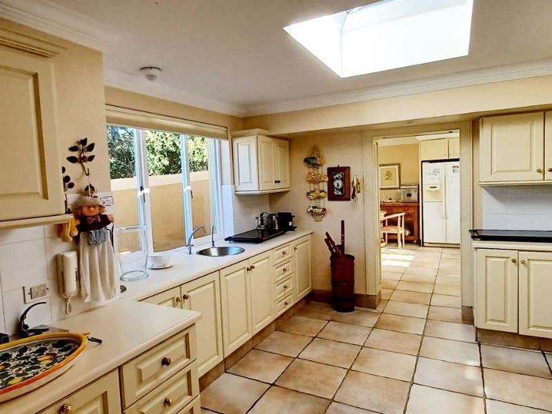 Mediterranean Home – Long-Term Coastal Living - Photo 5