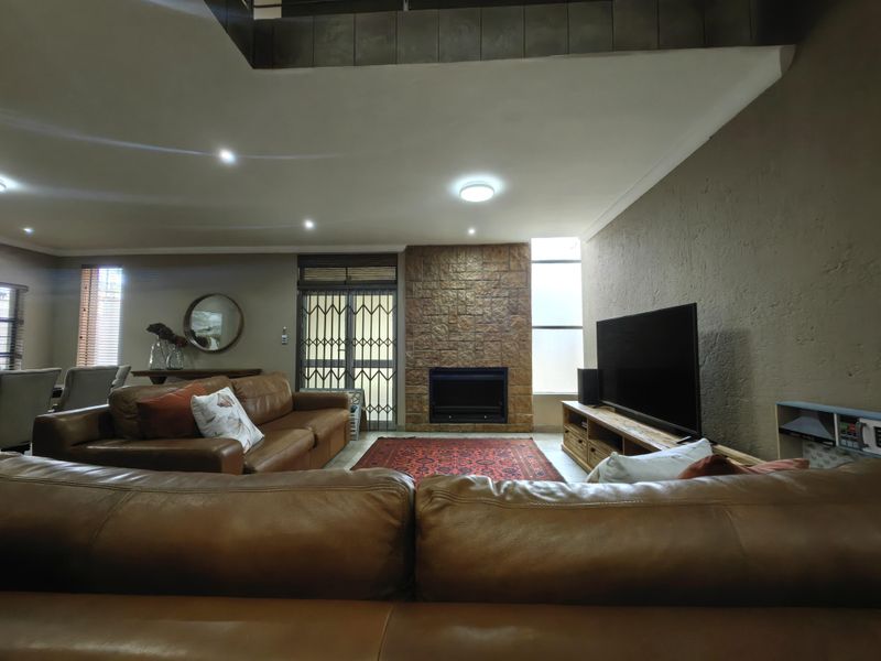 Spacious Modern Haven with Big Yard in Secure Gated Complex - Photo 4