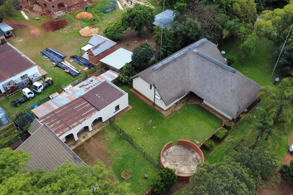 Spacious Lifestyle Property with Thatch Home, Flat & Pool in Heatherdale - Photo 3