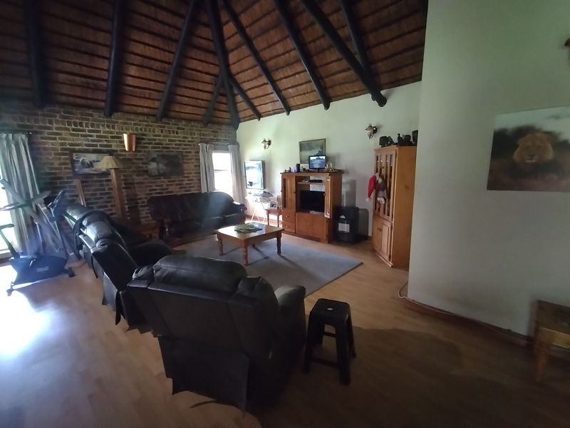 Spacious Lifestyle Property with Thatch Home, Flat & Pool in Heatherdale - Photo 6