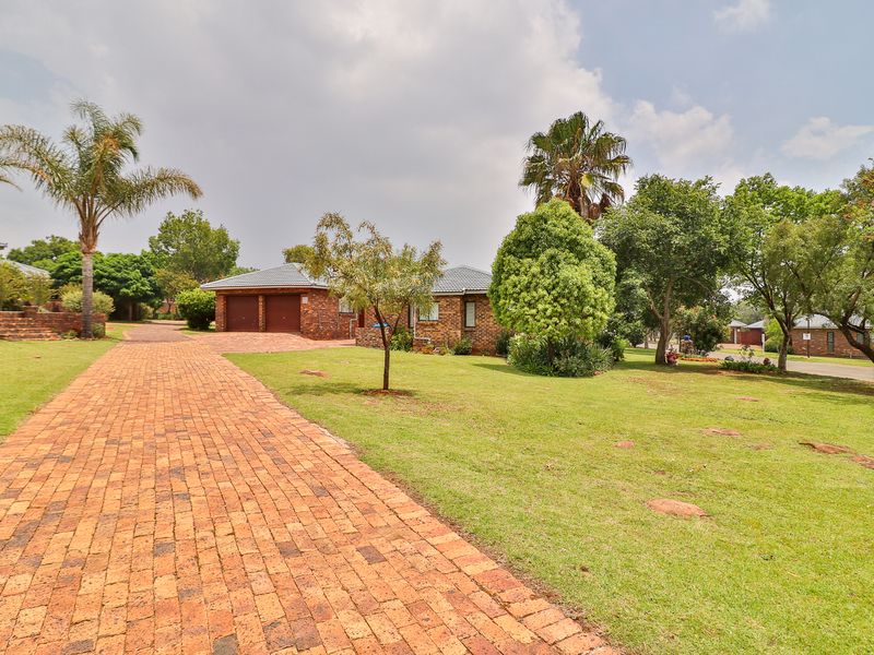 Welcome to Marina Letata, one of the most sought-after estates on the banks of the Vaal Dam. - Photo 4