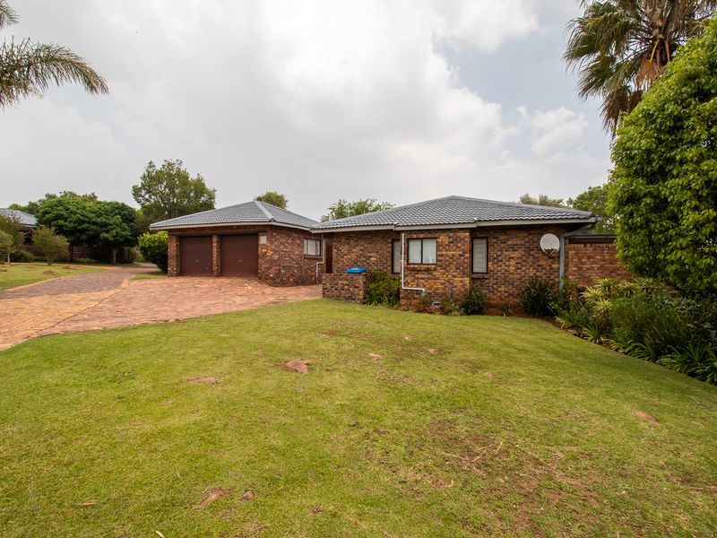 Welcome to Marina Letata, one of the most sought-after estates on the banks of the Vaal Dam. - Photo 3