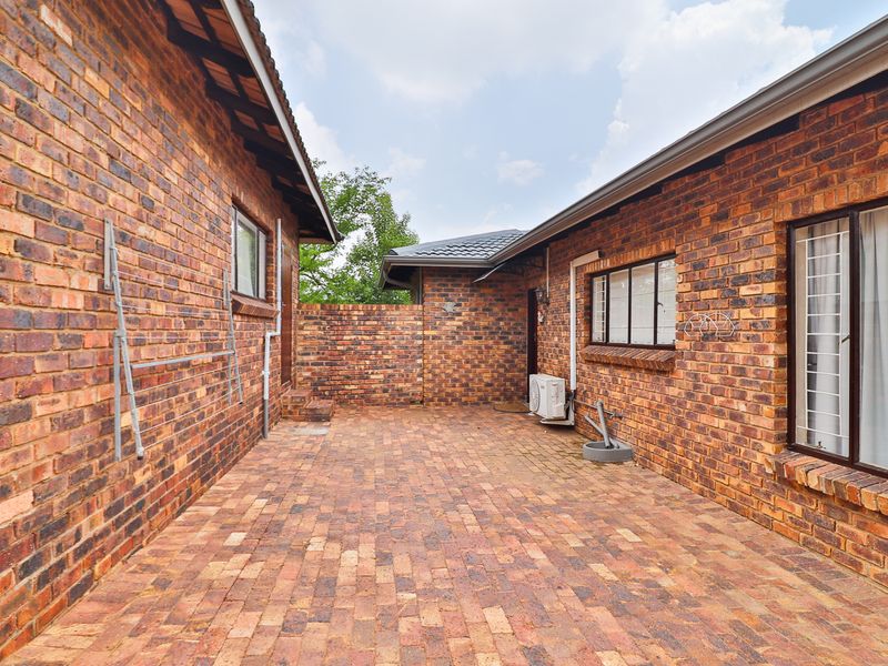 Welcome to Marina Letata, one of the most sought-after estates on the banks of the Vaal Dam. - Photo 5