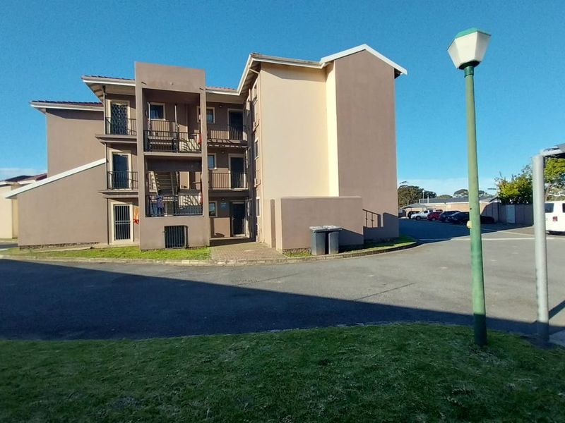 Modern 2- Bed, 2 -bath Apartment for Sale in Lennox Estate - Photo 4