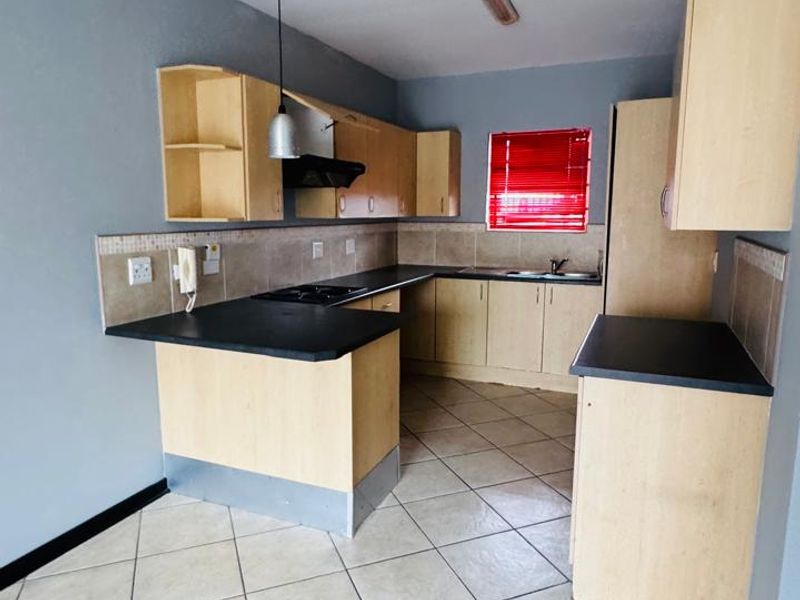 Modern 2- Bed, 2 -bath Apartment for Sale in Lennox Estate - Photo 8