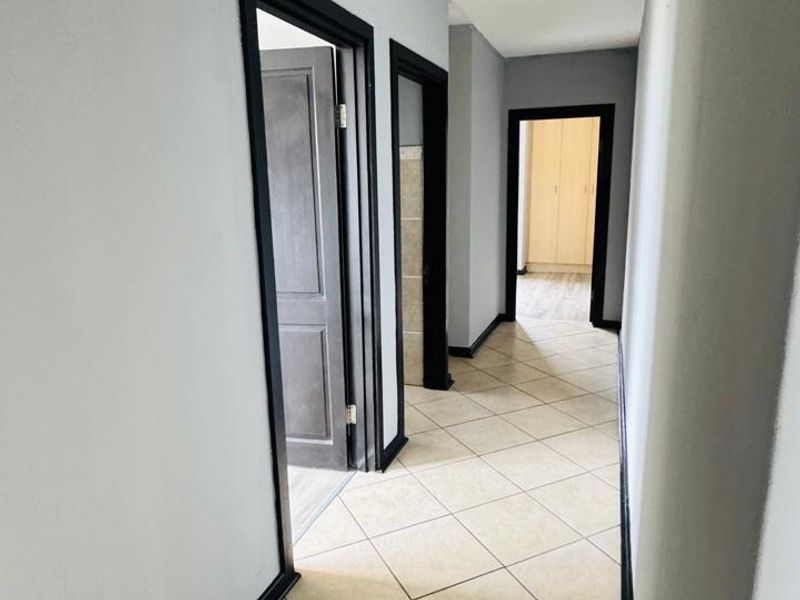 Modern 2- Bed, 2 -bath Apartment for Sale in Lennox Estate - Photo 6