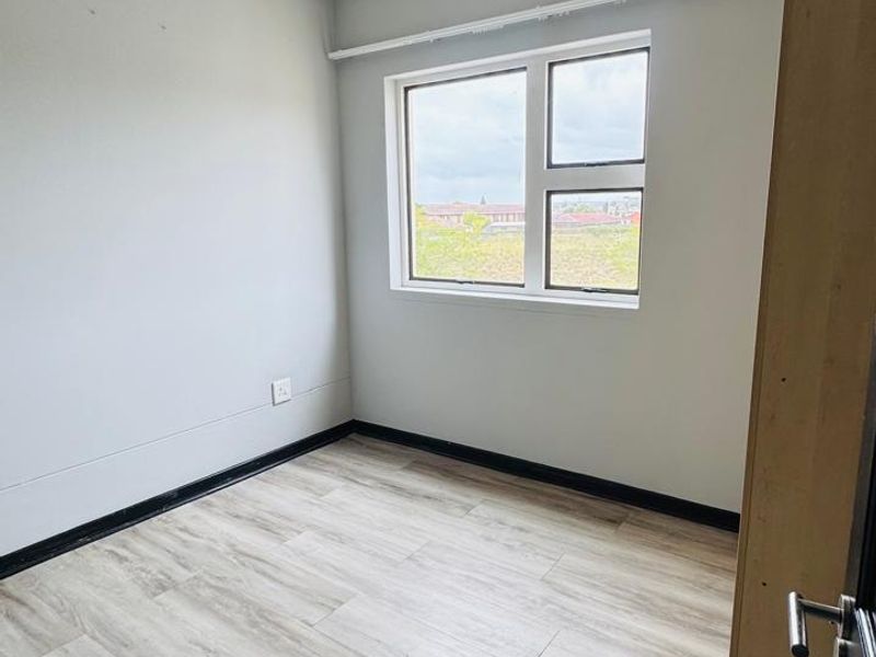 Modern 2- Bed, 2 -bath Apartment for Sale in Lennox Estate - Photo 2