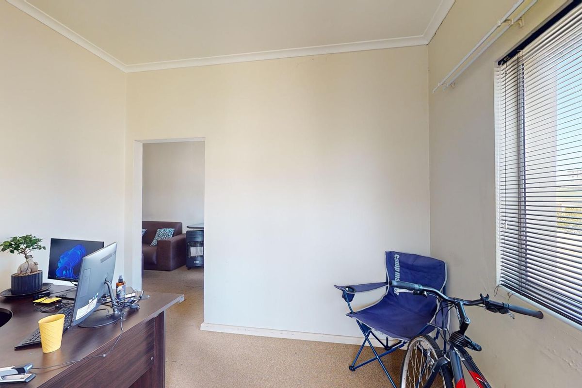 Spacious 2-Bedroom Apartment With Sea Views in Trendy Richmond Hill - Photo 4