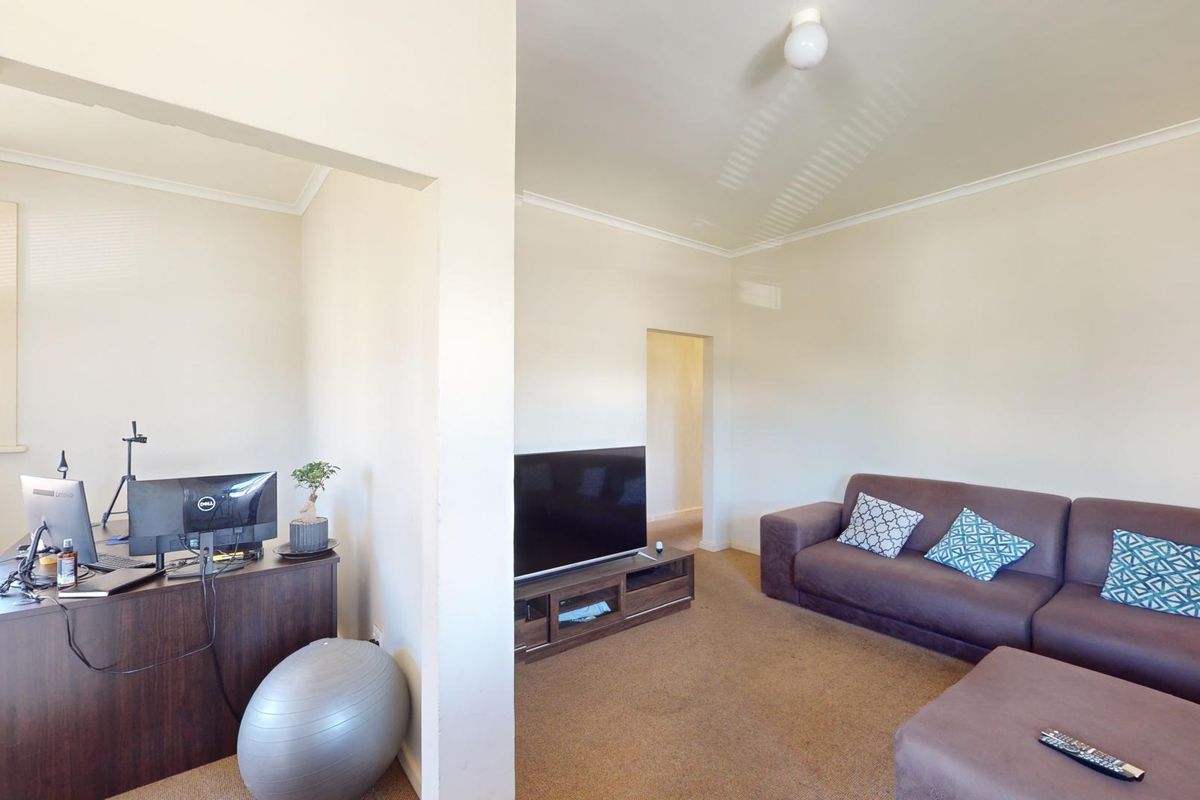 Spacious 2-Bedroom Apartment With Sea Views in Trendy Richmond Hill - Photo 5