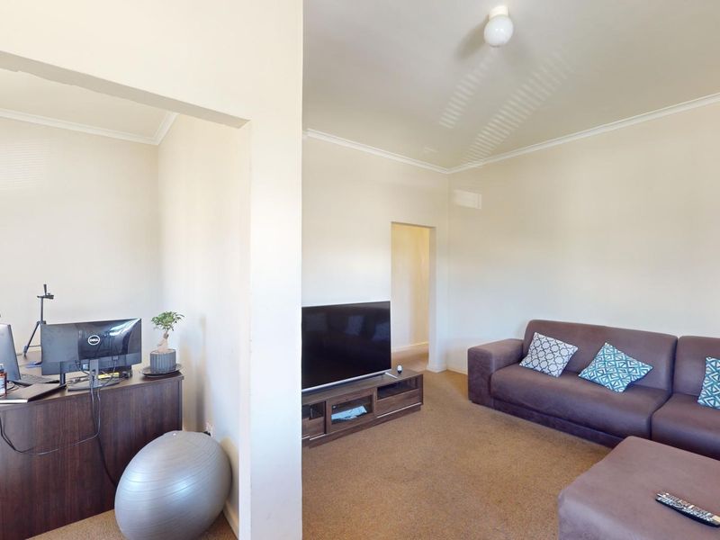 Spacious 2-Bedroom Apartment With Sea Views in Trendy Richmond Hill - Photo 5