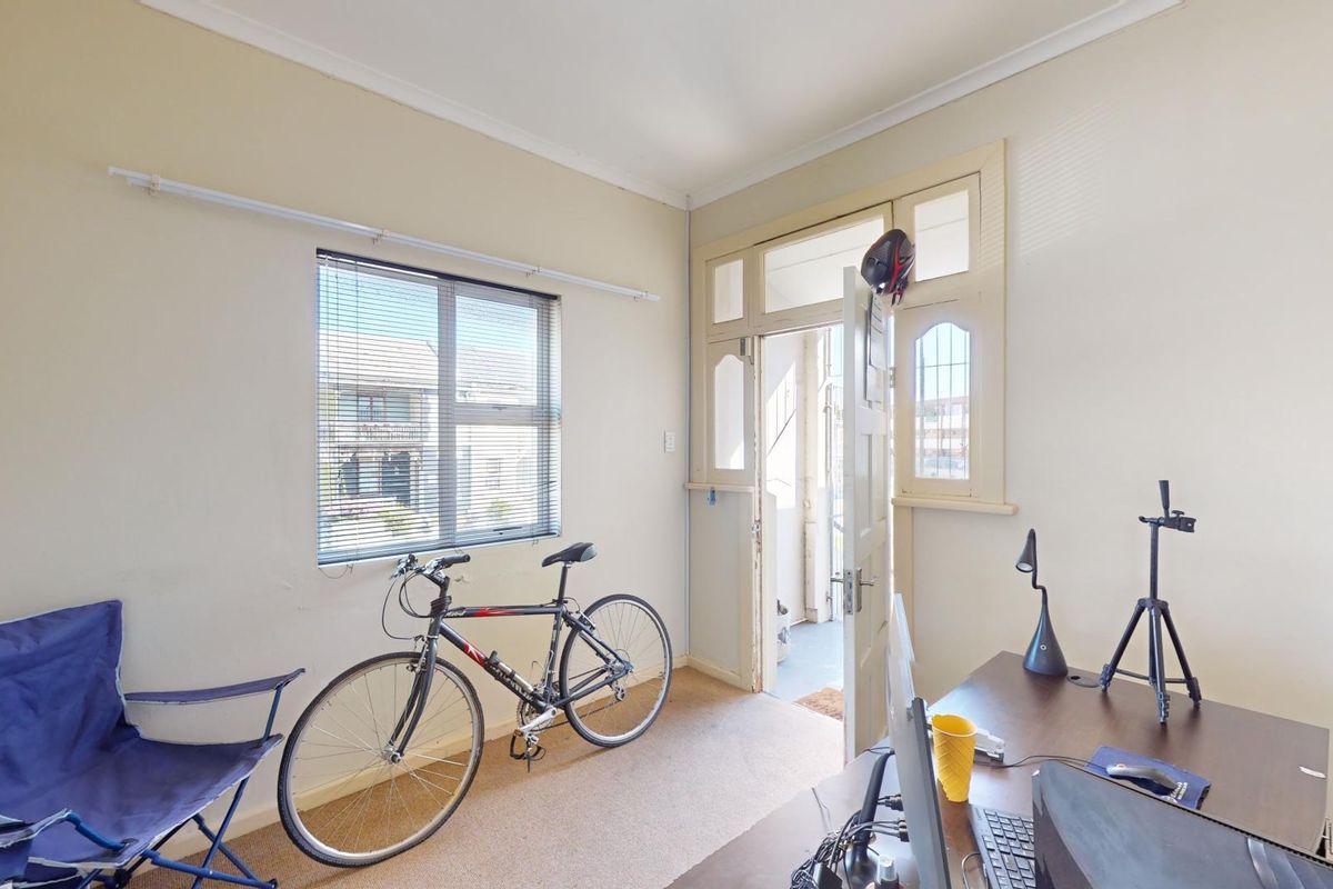 Spacious 2-Bedroom Apartment With Sea Views in Trendy Richmond Hill - Photo 3