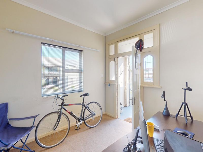 Spacious 2-Bedroom Apartment With Sea Views in Trendy Richmond Hill - Photo 3