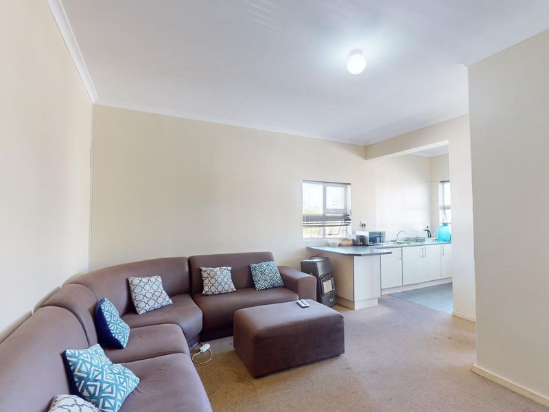 Spacious 2-Bedroom Apartment With Sea Views in Trendy Richmond Hill - Photo 8