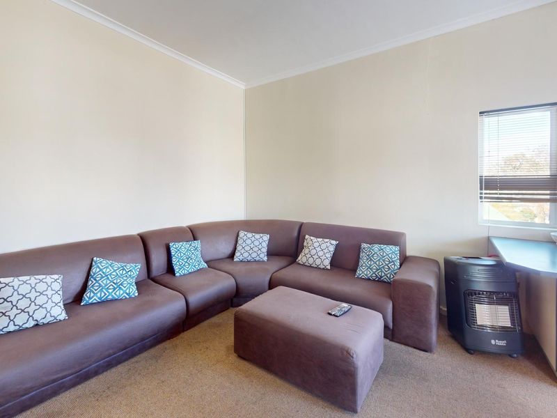 Spacious 2-Bedroom Apartment With Sea Views in Trendy Richmond Hill - Photo 7