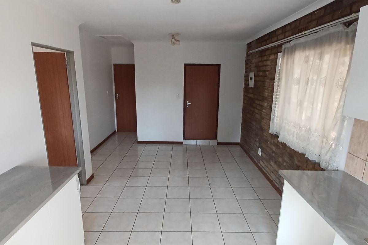 Beautiful, spacious apartment on a stunning property. - Photo 3