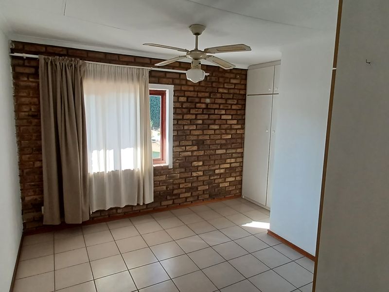 Beautiful, spacious apartment on a stunning property. - Photo 9