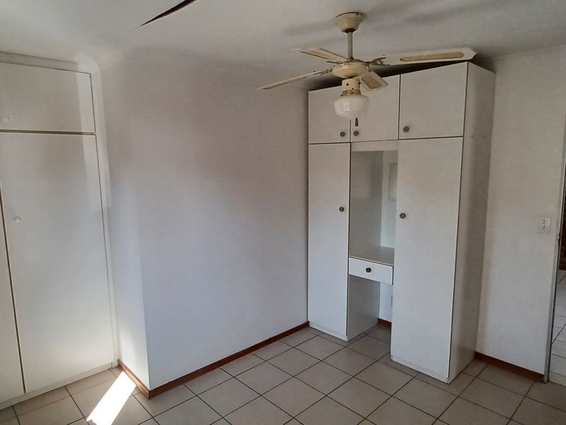 Beautiful, spacious apartment on a stunning property. - Photo 10