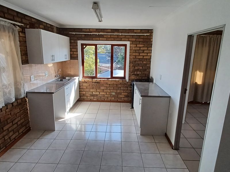 Beautiful, spacious apartment on a stunning property. - Photo 2