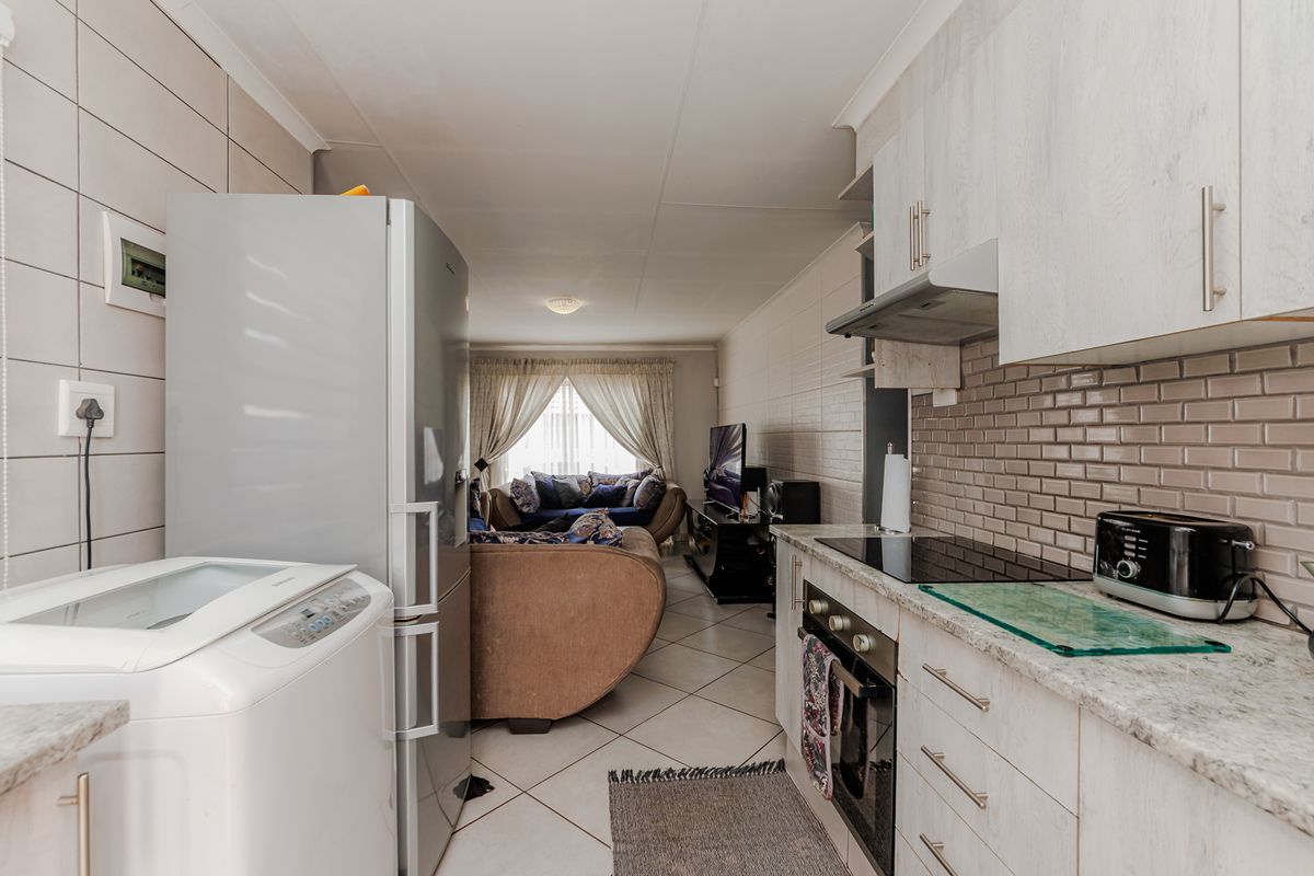 Move-In Ready 3-Bedroom Home in Mohlakeng - Photo 3