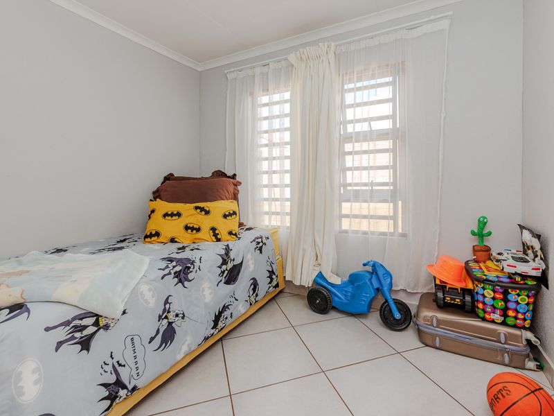 Move-In Ready 3-Bedroom Home in Mohlakeng - Photo 8