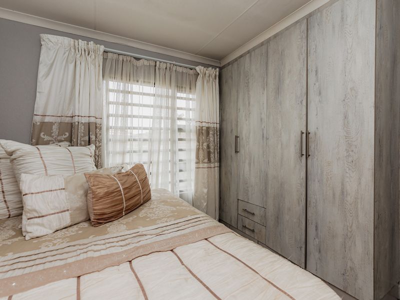 Move-In Ready 3-Bedroom Home in Mohlakeng - Photo 7