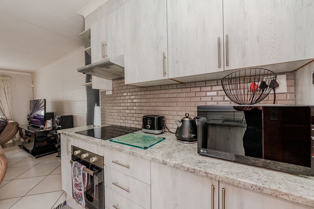Move-In Ready 3-Bedroom Home in Mohlakeng - Photo 2