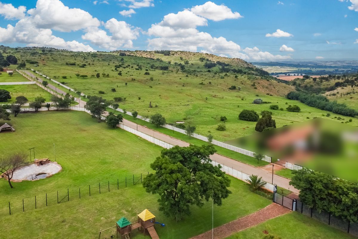 Country Living  with 5 Modern Residences on 2.2 Hectare Viewsite Plot - Protea Ridge Krugersdorp - Photo 4