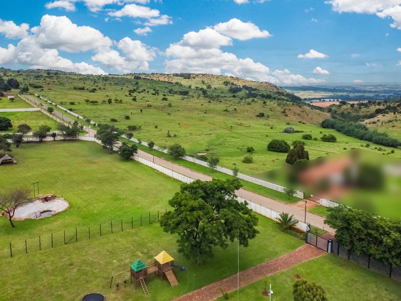 Country Living  with 5 Modern Residences on 2.2 Hectare Viewsite Plot - Protea Ridge Krugersdorp - Photo 4