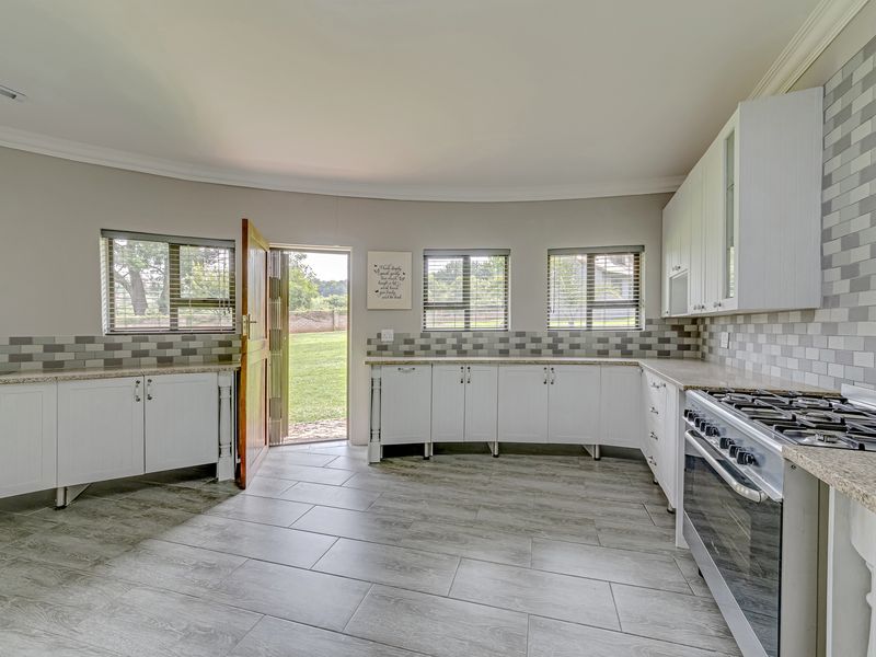 Country Living  with 5 Modern Residences on 2.2 Hectare Viewsite Plot - Protea Ridge Krugersdorp - Photo 10