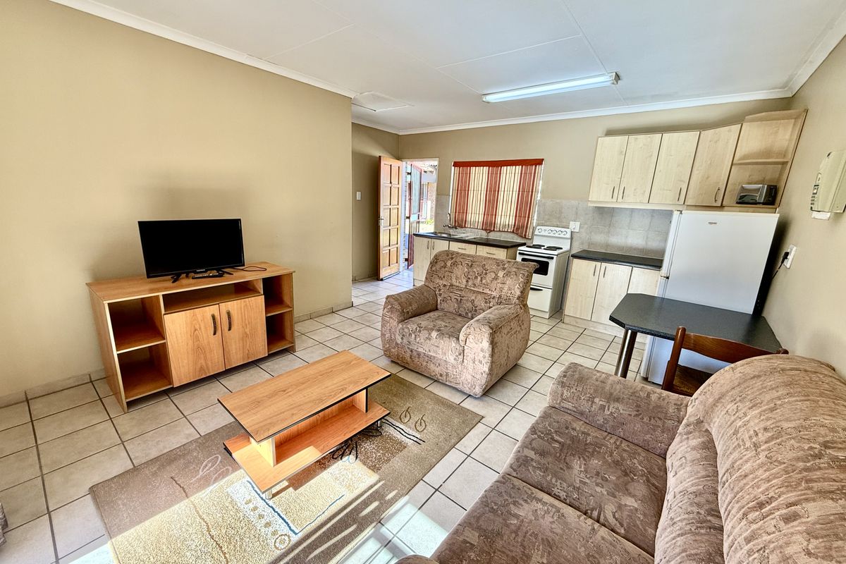 1 Bedroom Fully Furnished Townhouse o Let - Photo 2