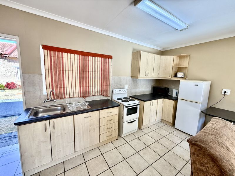 1 Bedroom Fully Furnished Townhouse o Let - Photo 3
