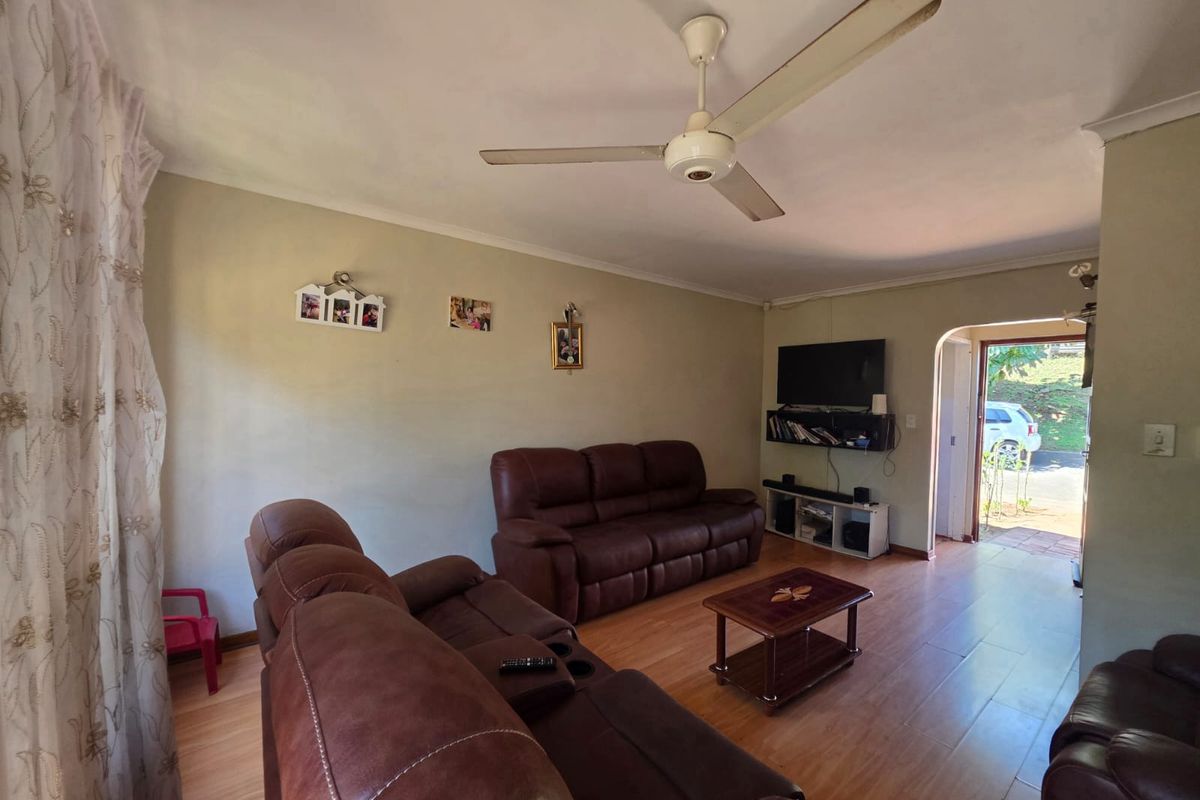 Cozy 2-Bedroom Duplex in a Secure Setting - Photo 5