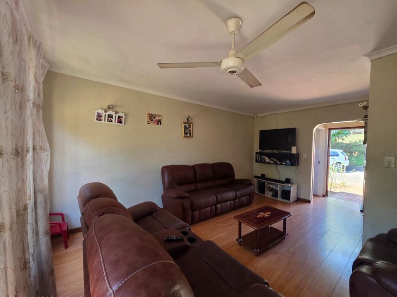 Cozy 2-Bedroom Duplex in a Secure Setting - Photo 5