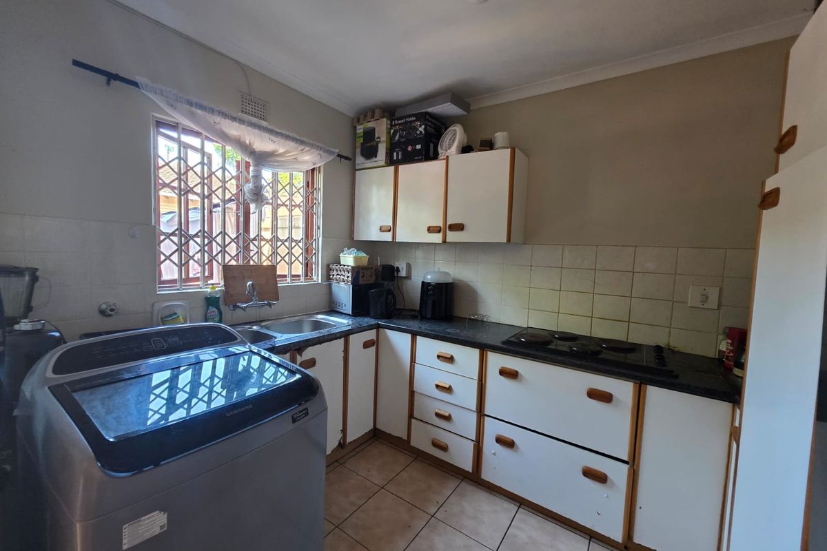 Cozy 2-Bedroom Duplex in a Secure Setting - Photo 4