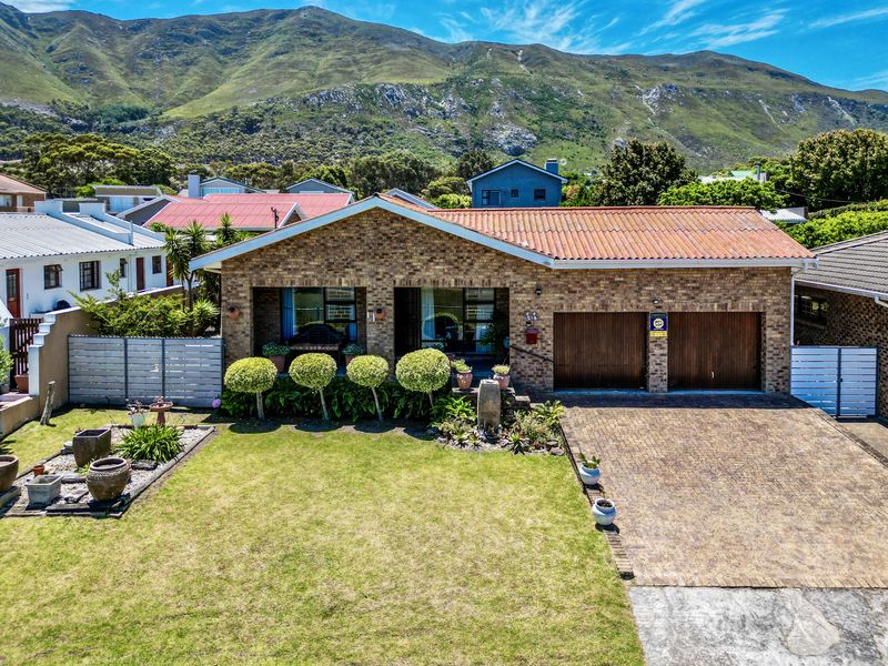 Your Ideal Family Home in the Heart of Onrus - Photo 3