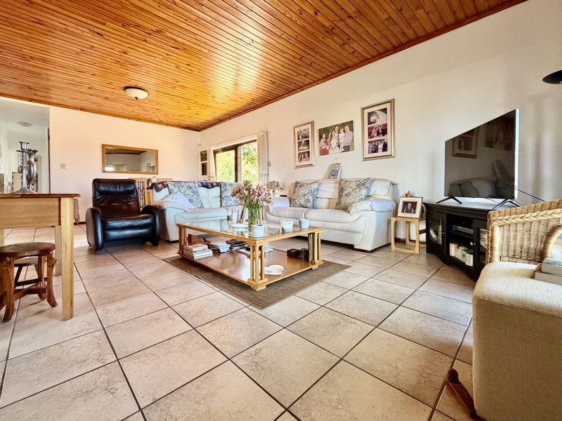 Your Ideal Family Home in the Heart of Onrus - Photo 10