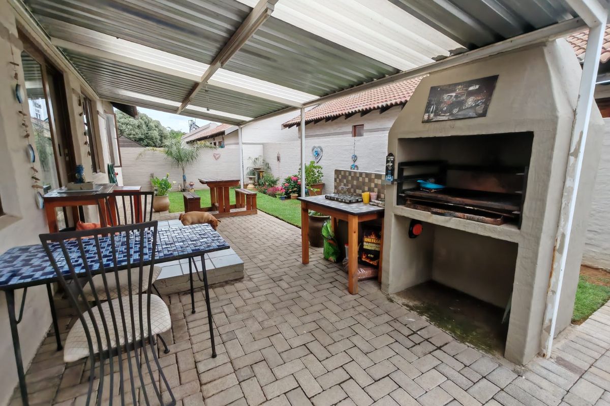 Modern 2-Bedroom Unit in a Well-Maintained Complex - Photo 3