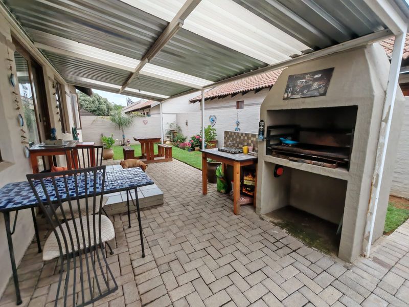 Modern 2-Bedroom Unit in a Well-Maintained Complex - Photo 3