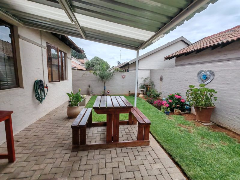 Modern 2-Bedroom Unit in a Well-Maintained Complex - Photo 5